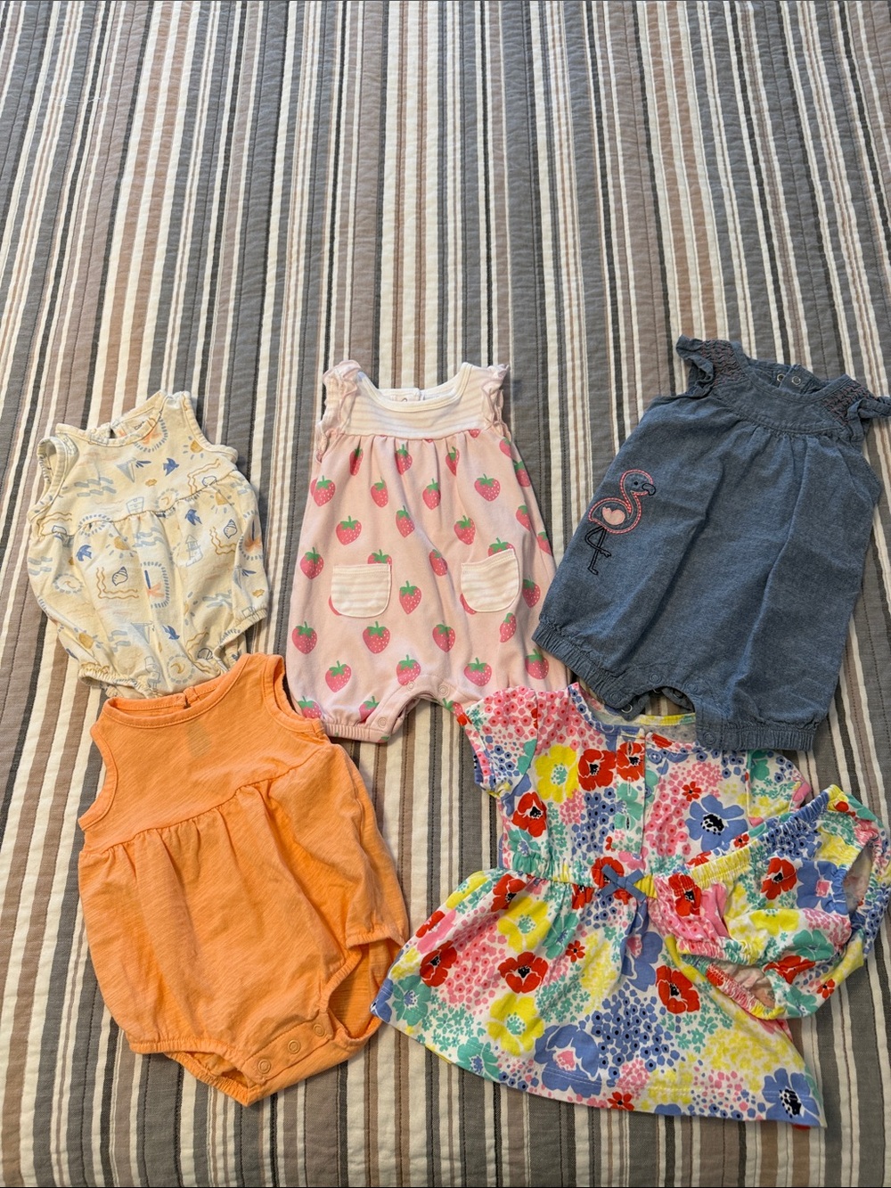 Carters baby girl outfits Never worn 3 month